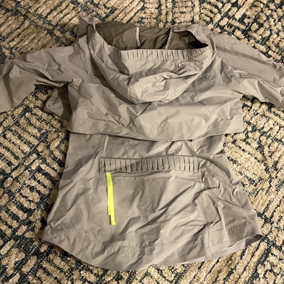 Lululemon jacket/vest size 6 - Picture 4 of 4